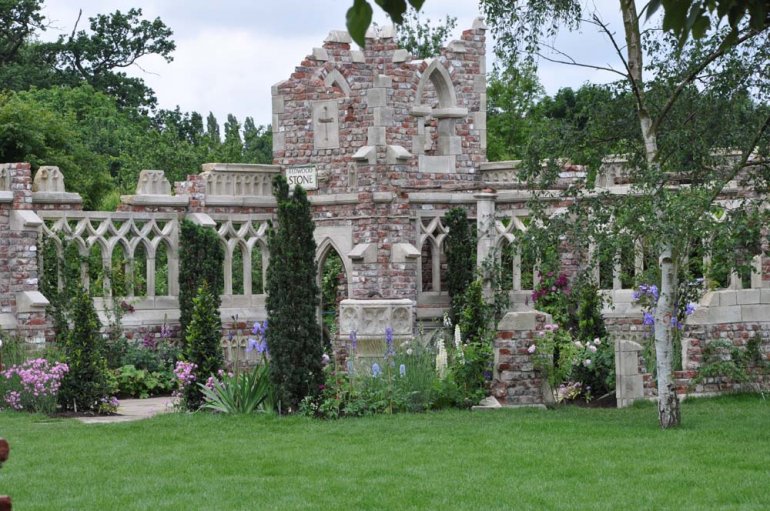 The Old Manor House Garden - Redwood Stone at Capel Manor Gardens