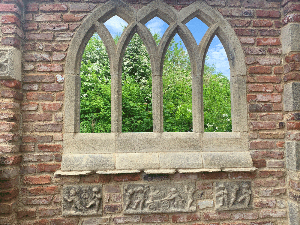 Quadruple Light Gothic Window