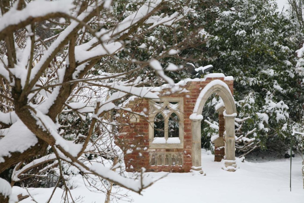 Snowy Corner Arch Ruin