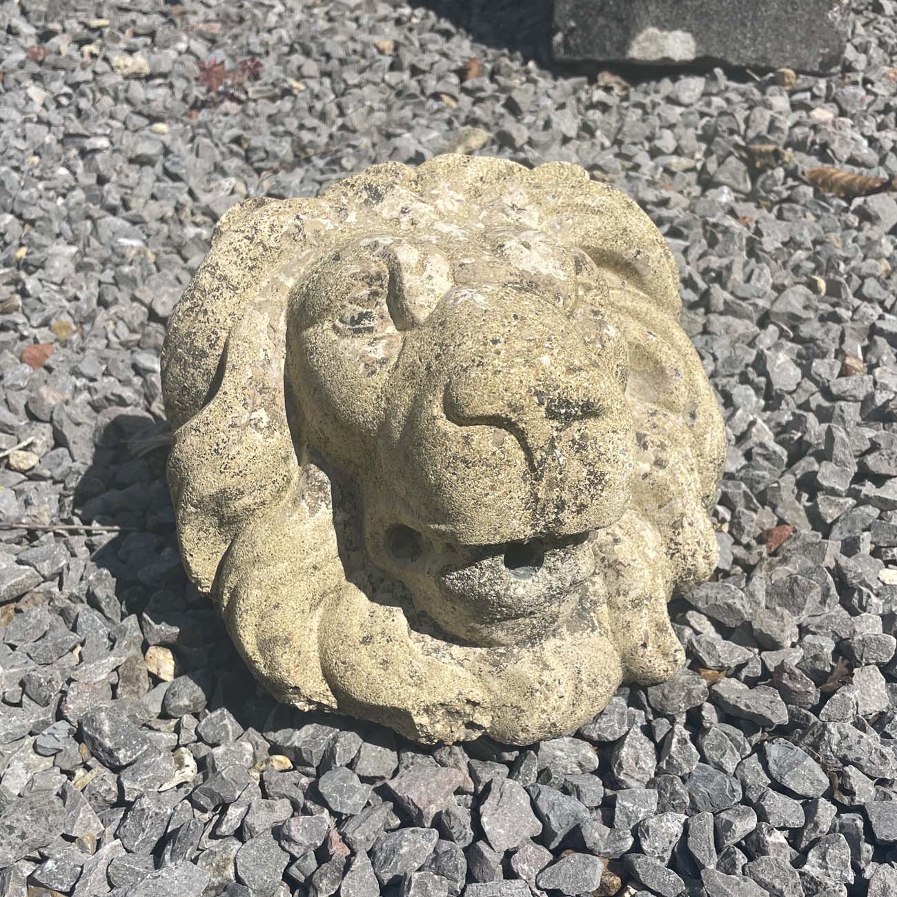Lion Mask (with pipe)
